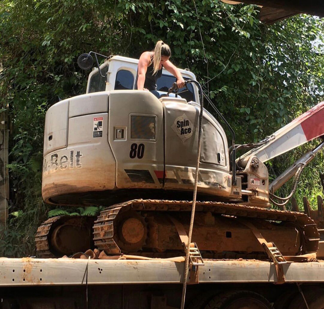 Mujeres conquistan espacio en el sector de maquinaria para construcción