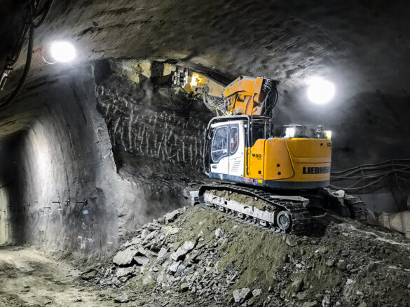 Lanzamiento Mundial De La Excavadora De Orugas R 930 Tunnel De Liebherr